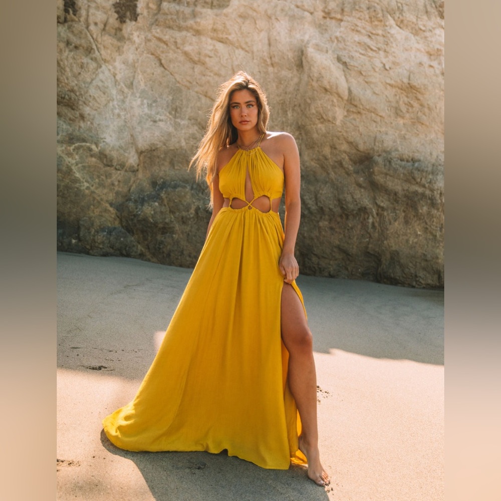 VICI Cailey Cutout Halter Maxi Dress in Moss Yellow